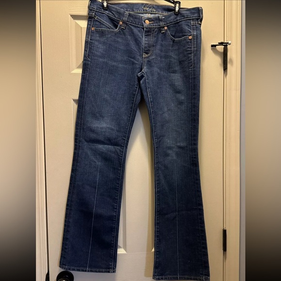 Old Navy The Diva Jeans Women's Size 8 Blue Denim Lowest rise Boot Cut - Picture 1 of 4